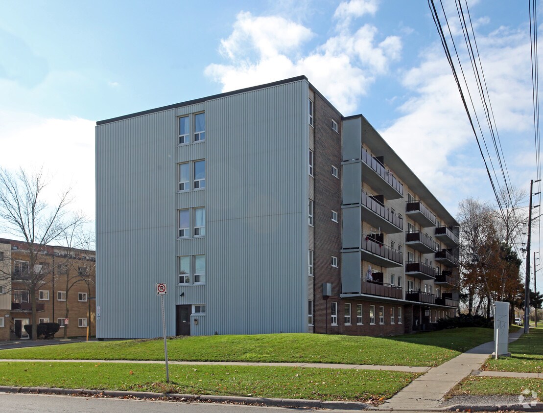 385 Gibb St, Oshawa, ON L1J 1Z4 Apartments 385 Gibb St Oshawa, ON
