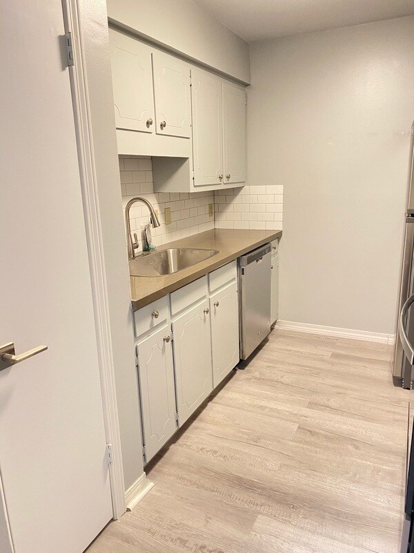 110 5th St, Daphne, AL 36526 Condo for Rent in Daphne, AL