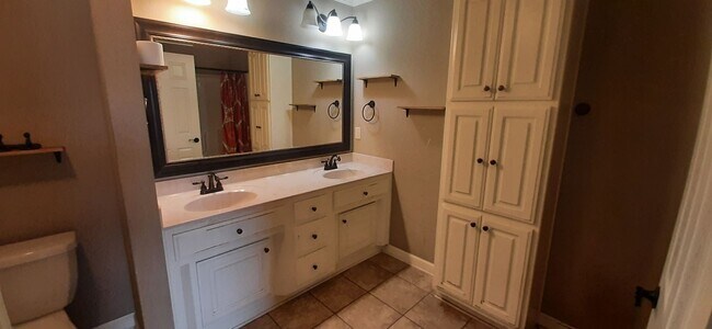 Foto del edificio - 327 Austin Creek Dr