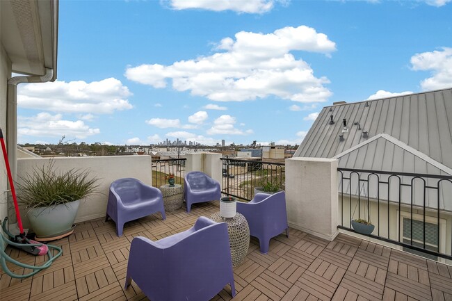 Foto del edificio - 3217 Maxroy St