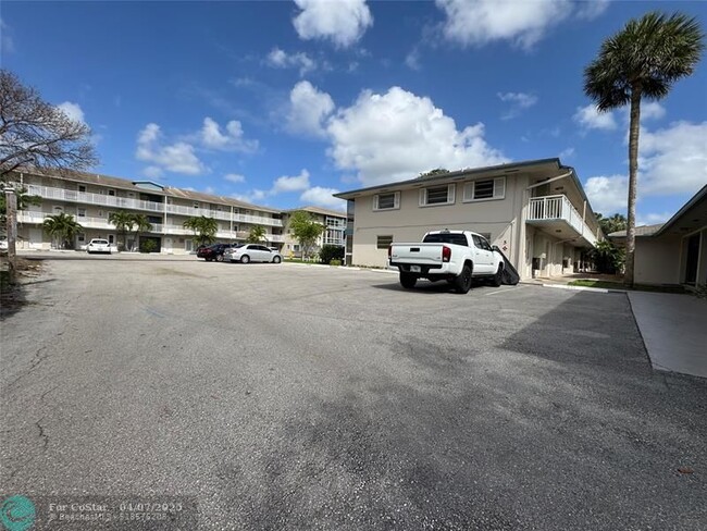 Building Photo - 5800 Margate Blvd