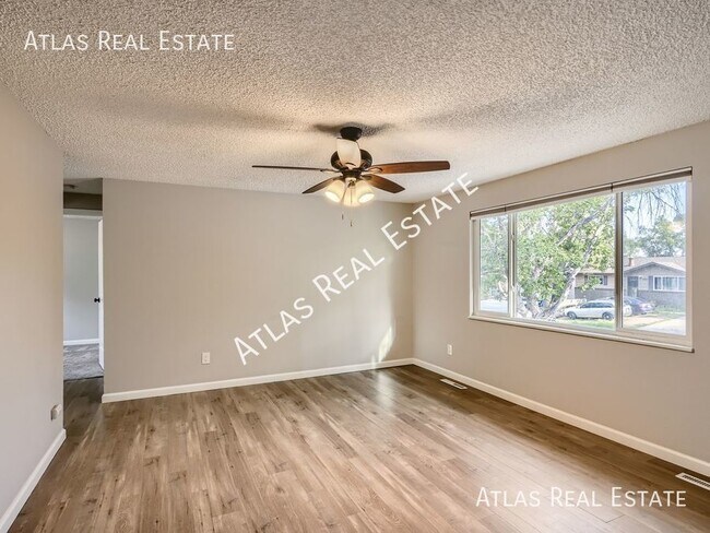 Foto del edificio - Beautiful 4 Bedroom-2 Bathroom!
