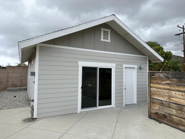 Building Photo - 3261 Cole Ave