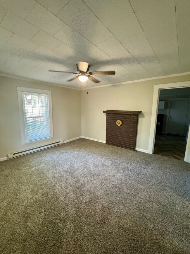 Foto del edificio - MOVE-IN READY!