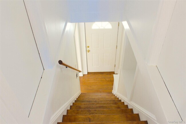 Building Photo - 66 Scudder Pl