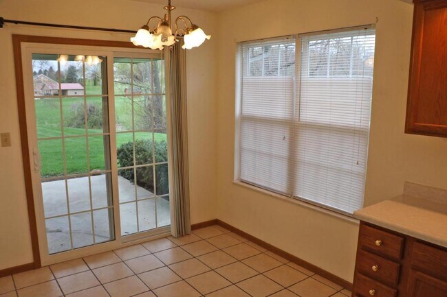 Building Photo - 32 Brook Run Ct