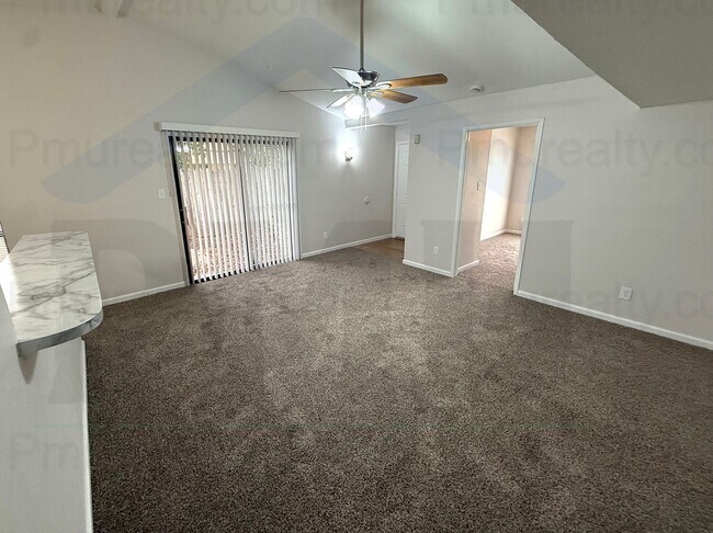 Foto del edificio - AVAILABLE NOW!!! Charming 2-bedroom, 1-bathroom duplex located in the vibrant city of Dallas
