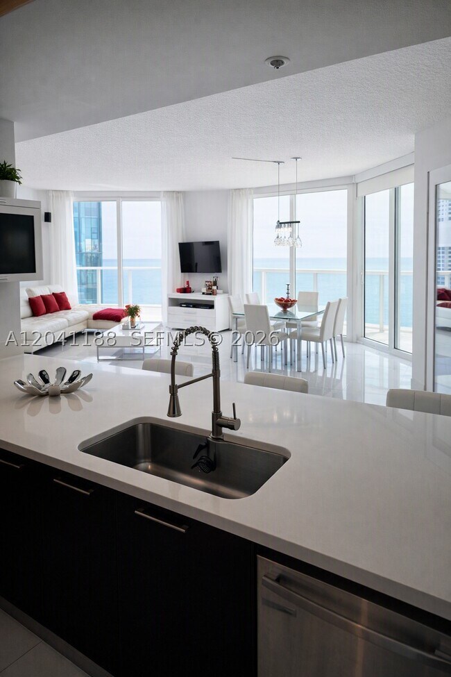Foto del edificio - 150 Sunny Isles Blvd