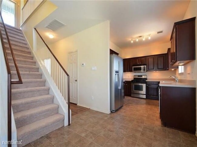 Building Photo - 3 br, 2.5 bath House - 4584 Mather