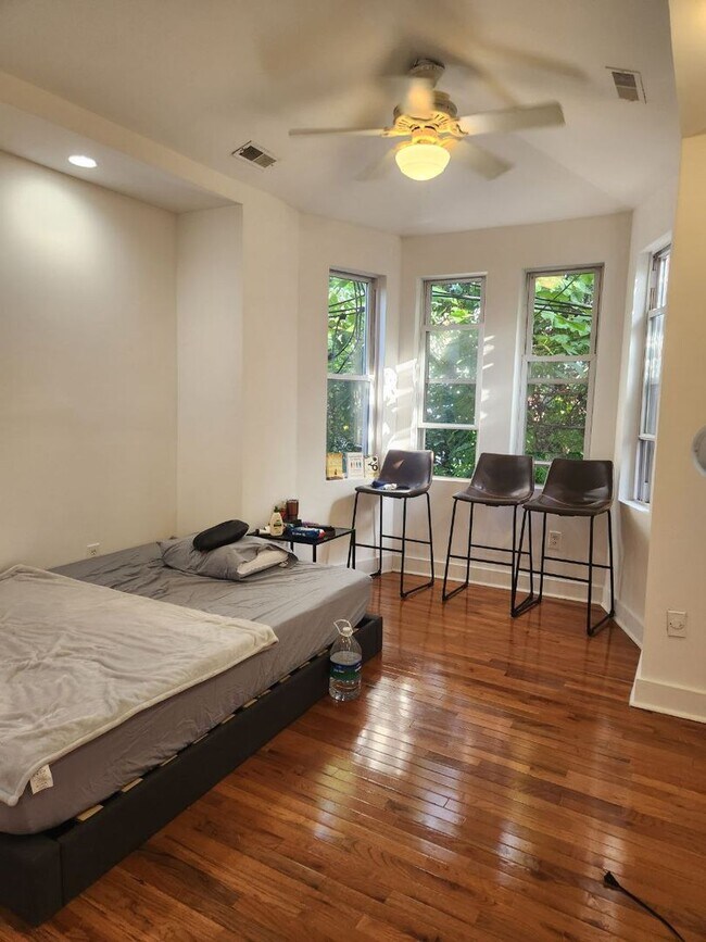 Foto del edificio - Bright and spacious three bedroom unit in a great location in Brewerytown