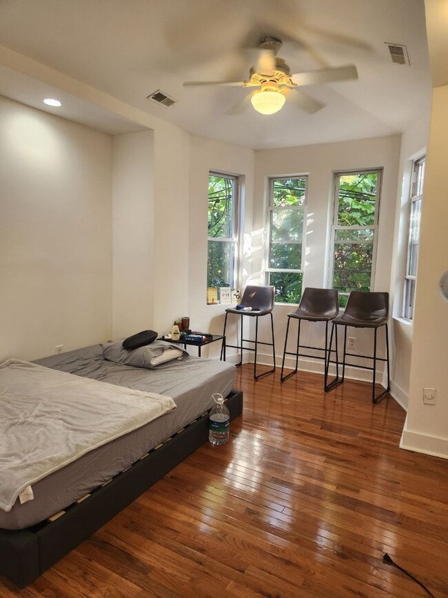 Bright and spacious three bedroom unit in ... - Bright and spacious three bedroom unit in ... Apartment