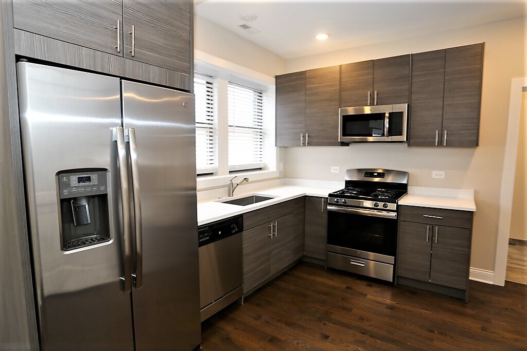 Foto principal - 2228 N Sawyer Ave