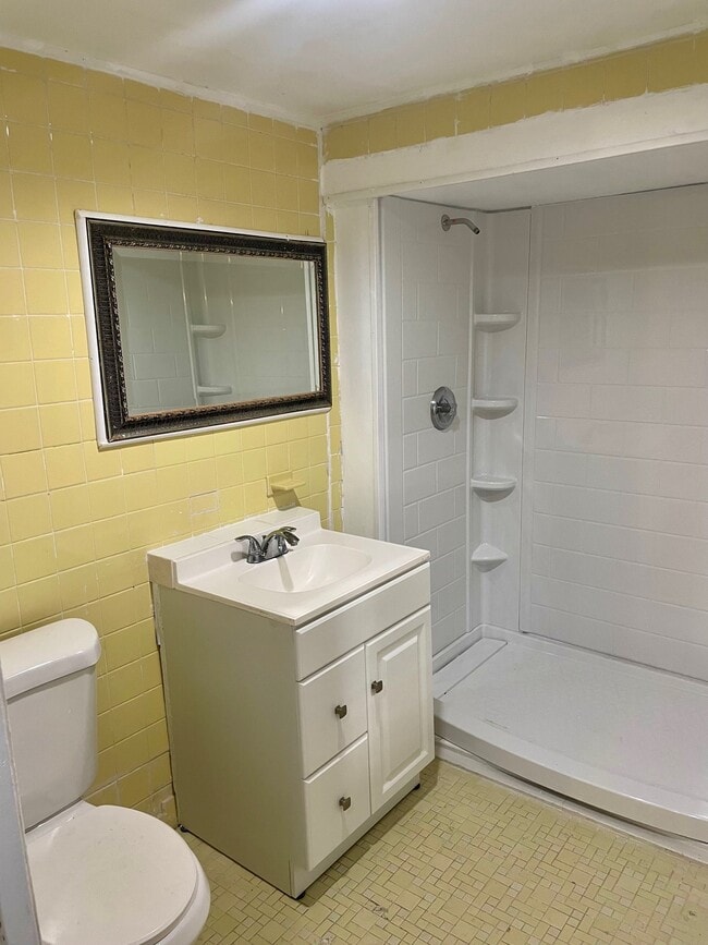 Baño - 1077 Martinstein Ave