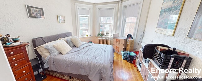 Building Photo - 52 Charlesgate E