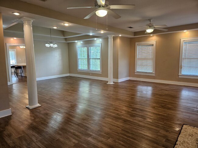 Foto del edificio - 508 S College Ave