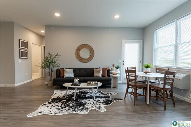 Building Photo - 948 N Front St