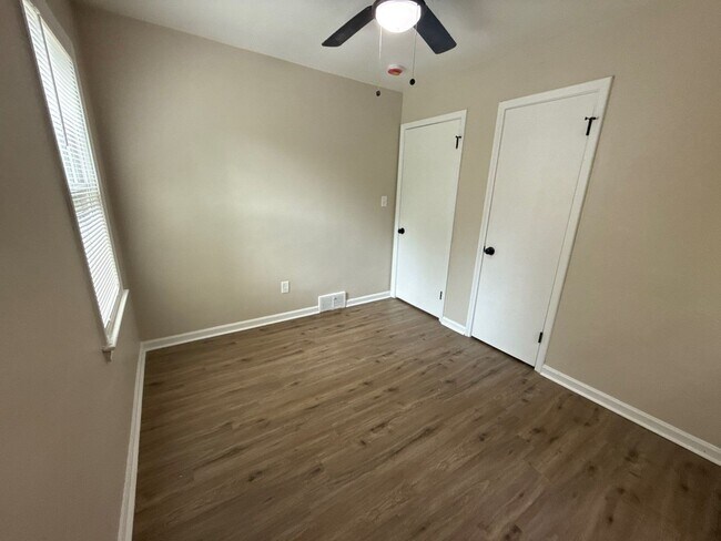 Building Photo - Fully Renovated 3-Bedroom Home – Move-In R...