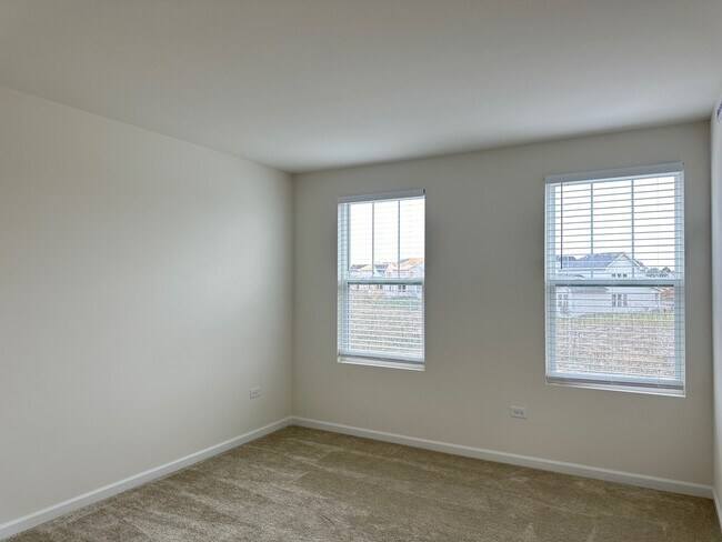 Foto del edificio - 5955 Hawkweed Dr