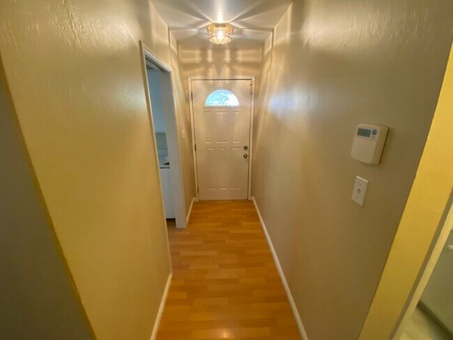 Building Photo - Beautiful 3 bed 2 bath home