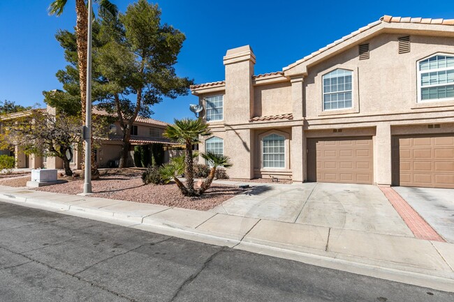 Building Photo - Upgraded 2-Story Townhome in Henderson – S...