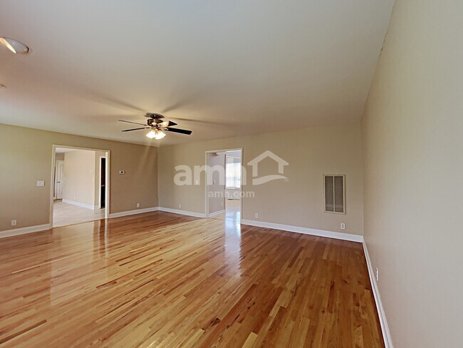 Building Photo - 1068 Blairfield Dr