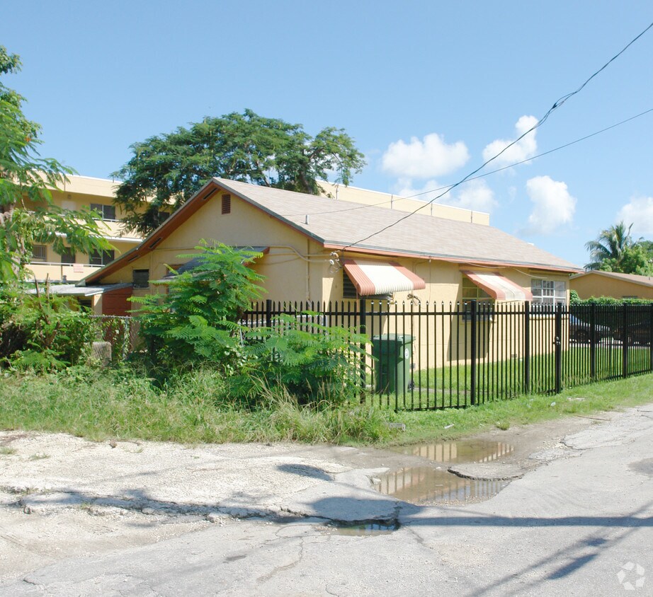 Building Photo - 25 NW 78th St