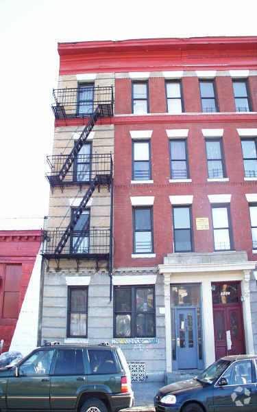 Primary Photo - 4464 Park Ave