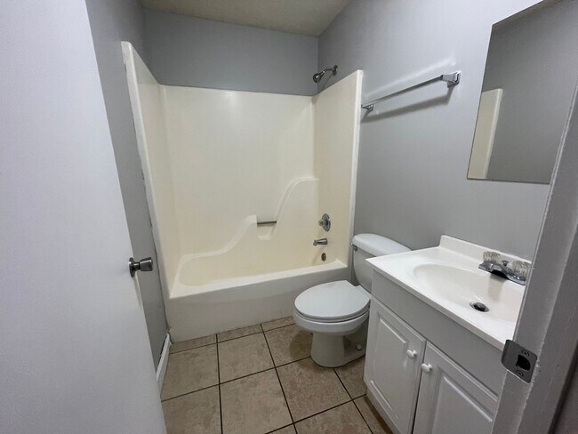 Foto del edificio - 2215 Jonathan Dr NW
