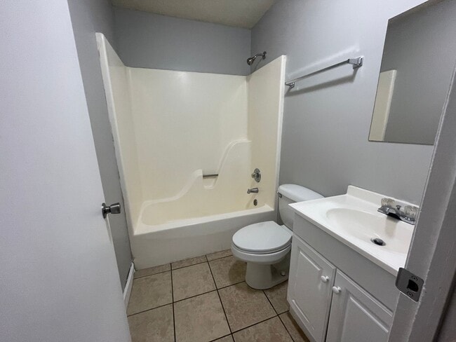 Building Photo - 2215 Jonathan Dr NW