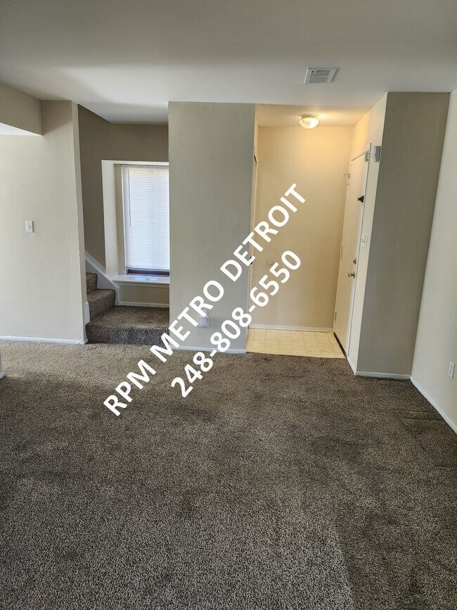 Building Photo - Move In Ready Southfield Condo