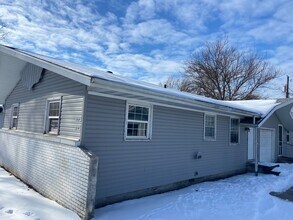 Building Photo - 623 N Belview Ave