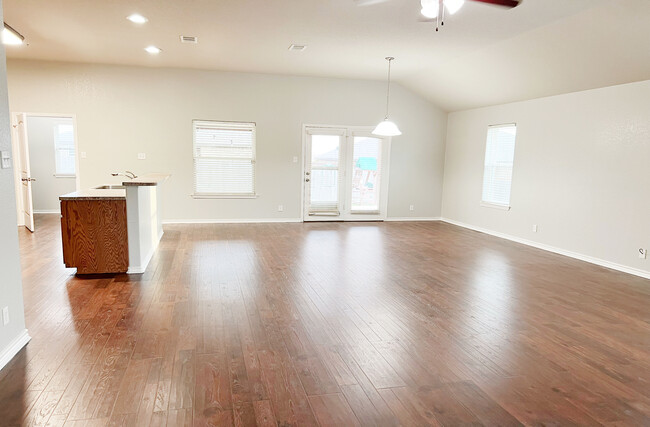 Building Photo - 2808 Tarrant County Dr