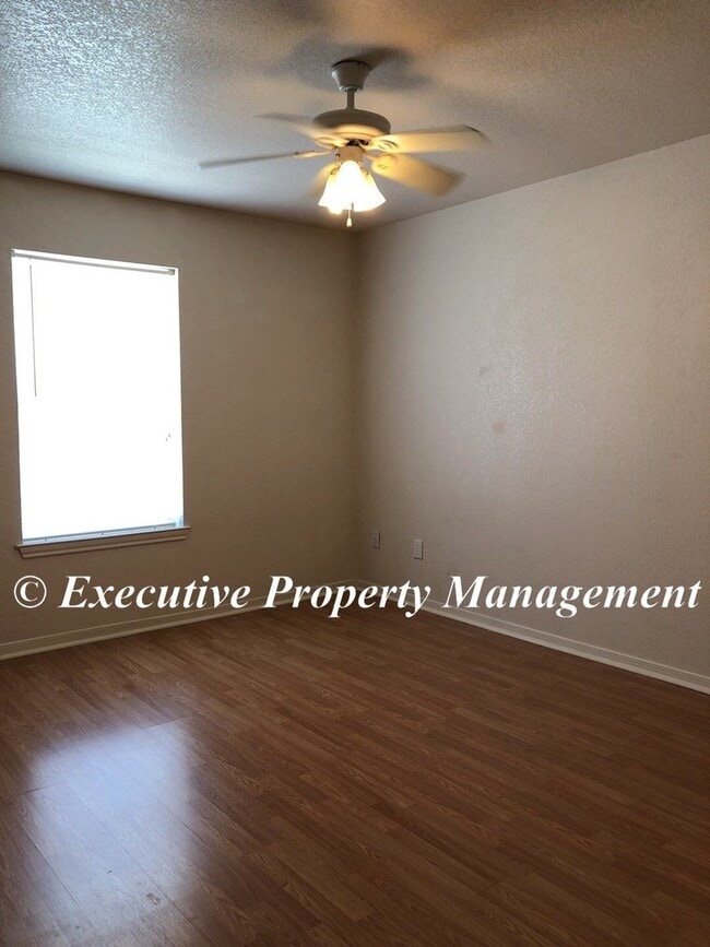 Building Photo - 314 Janelle Dr