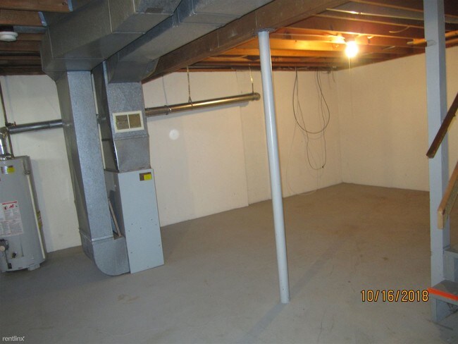 Building Photo - 2 br, 1 bath  - 3824 Burlingame Ave SW