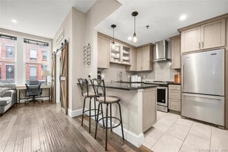 Building Photo - 83 Washington St