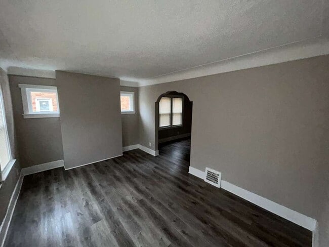 Building Photo - Two units, one home!