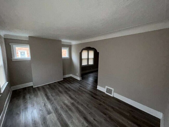 Foto del edificio - Two units, one home!