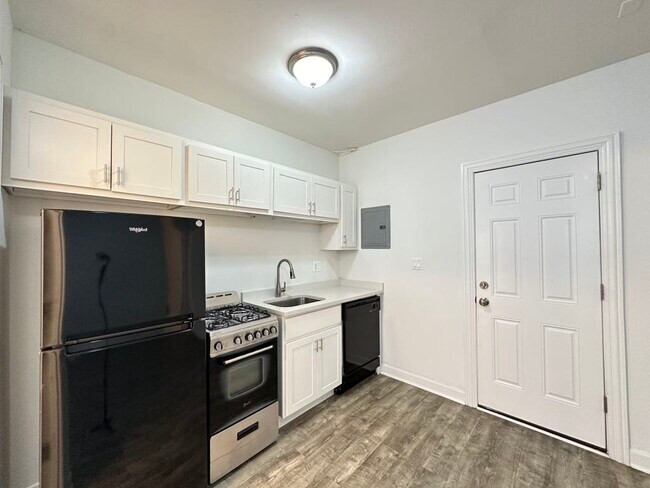 Foto del edificio - 5710 N Winthrop Ave