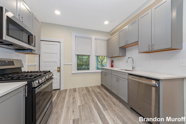 Building Photo - 44 Brackett St