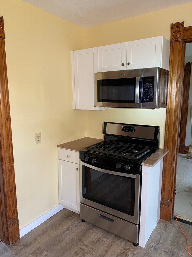 Gas range - 400 Nottingham Rd