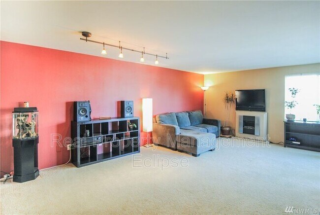 Foto del edificio - 3825 NE 155th Pl