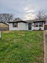 Building Photo - 305 Deepwood St