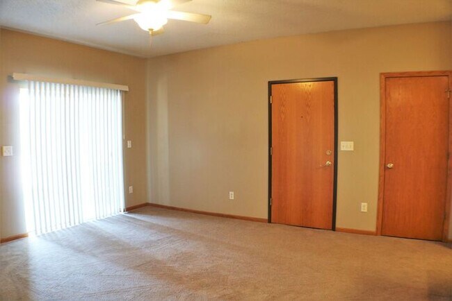 Foto del edificio - 460 N Kansas Ave