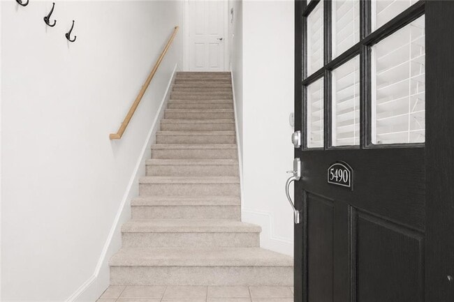 Foto del edificio - 5490 Glenridge Park NE