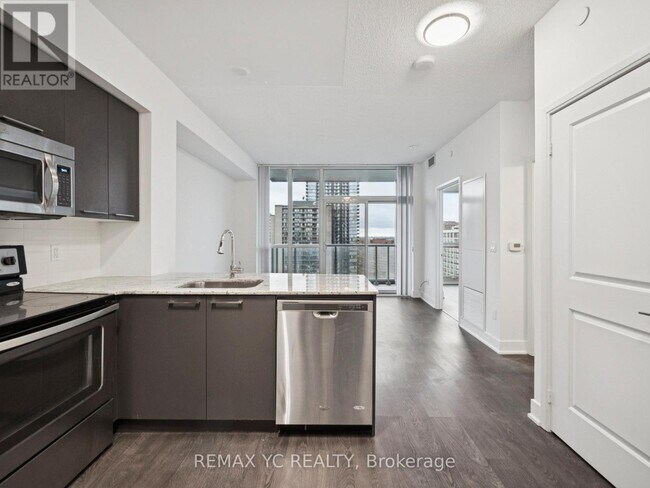 Photo du bâtiment - 88 Sheppard Ave E