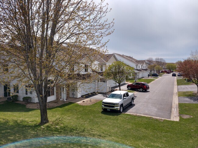 Building Photo - Townhouse on Dead End Street