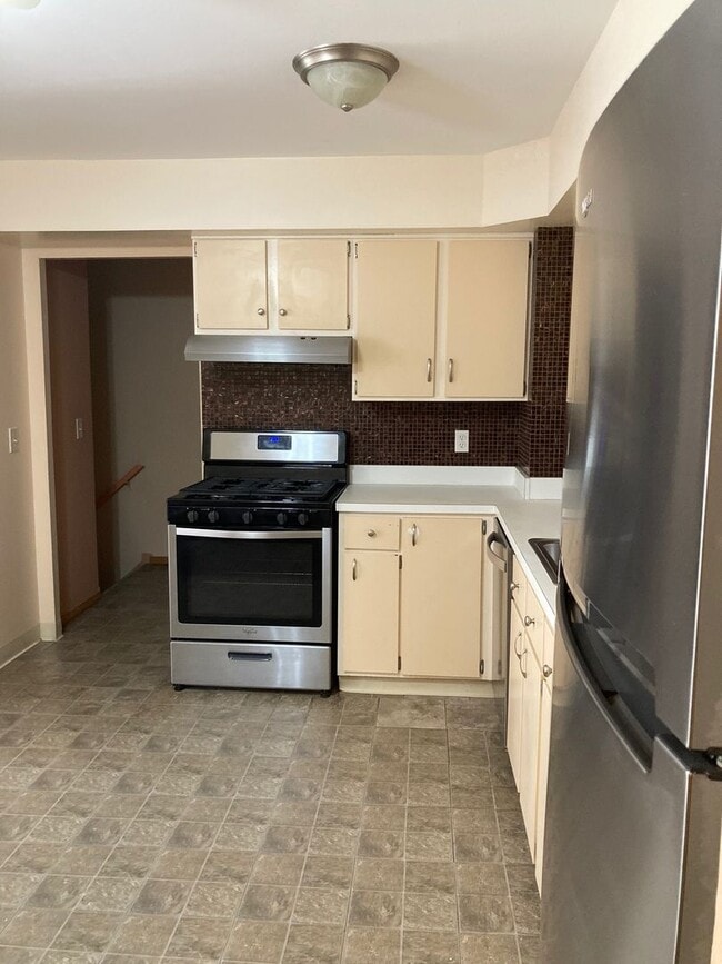 Building Photo - Condo for Rent Richmond Heights