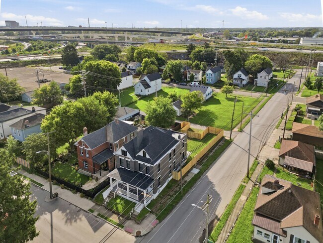 Foto del edificio - 775-777-777 Bellows Ave