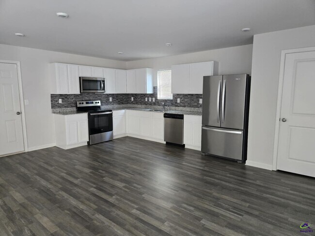 Building Photo - 148 Rock Run Trl