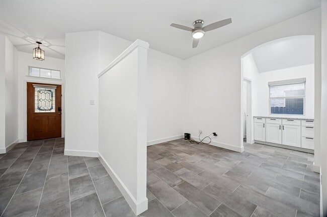 Building Photo - 2995 Overland St